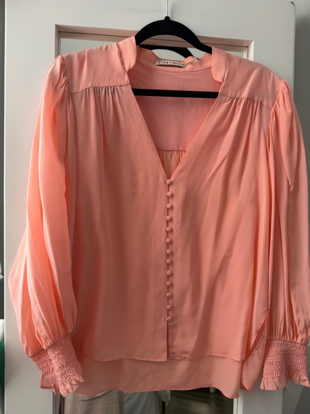 Alice + Olivia Peach Button-Front V-Neck Long-Sleeve Blouse